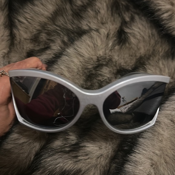 brand new Balenciaga shield sunglasses - Picture 4 of 4